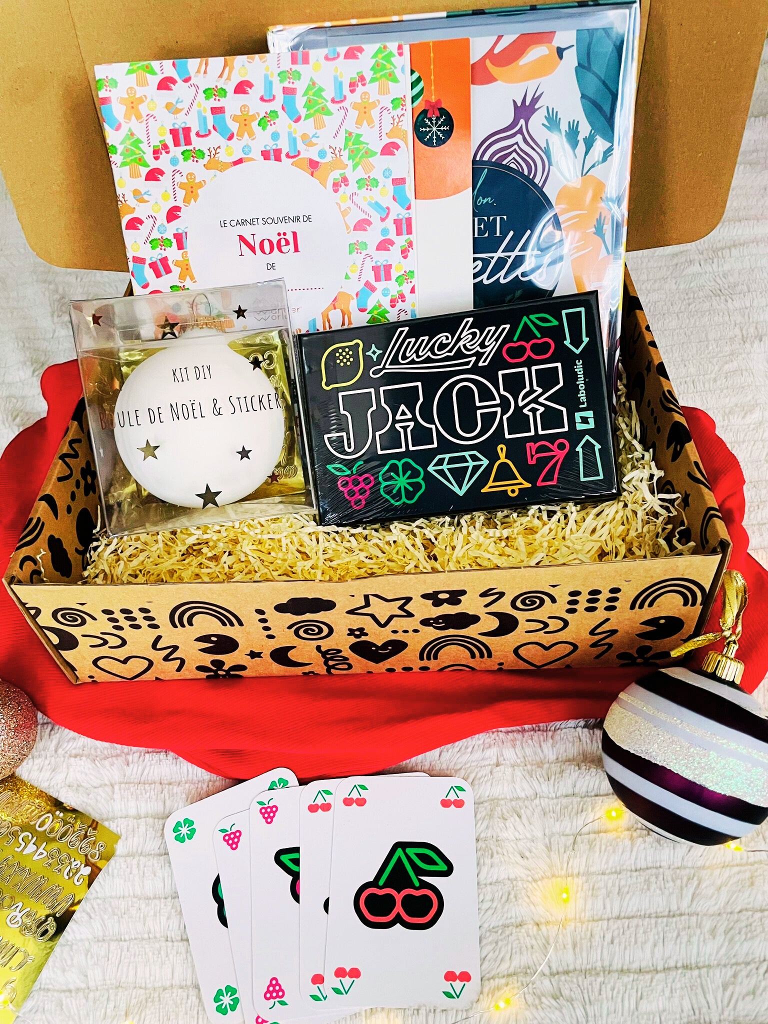 Box FamilySha de Noël avec des activités créatives et des jeux pour enfants de 8 à 12 ans, parfait pour des moments festifs en famille.