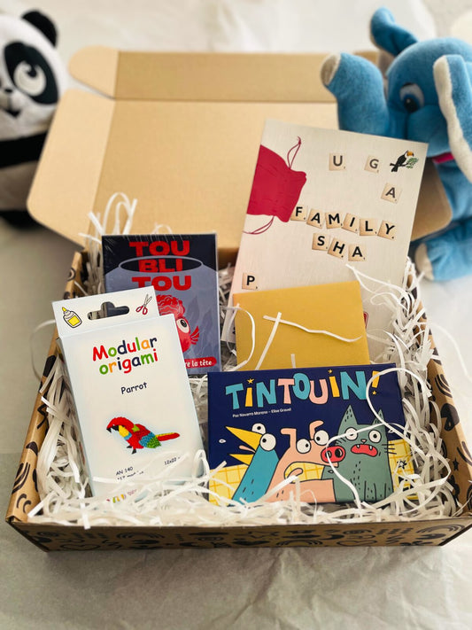 Box FamilySha ouverte avec des jeux créatifs et des activités pour enfants de 8 à 12 ans, conçue pour des moments en famille
